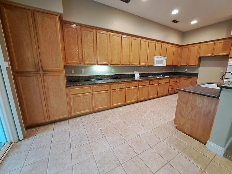 1828 Heather Garden Ln — Photo 6