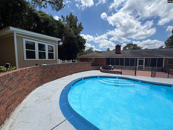 5th image of 213 Park Shore Dr W