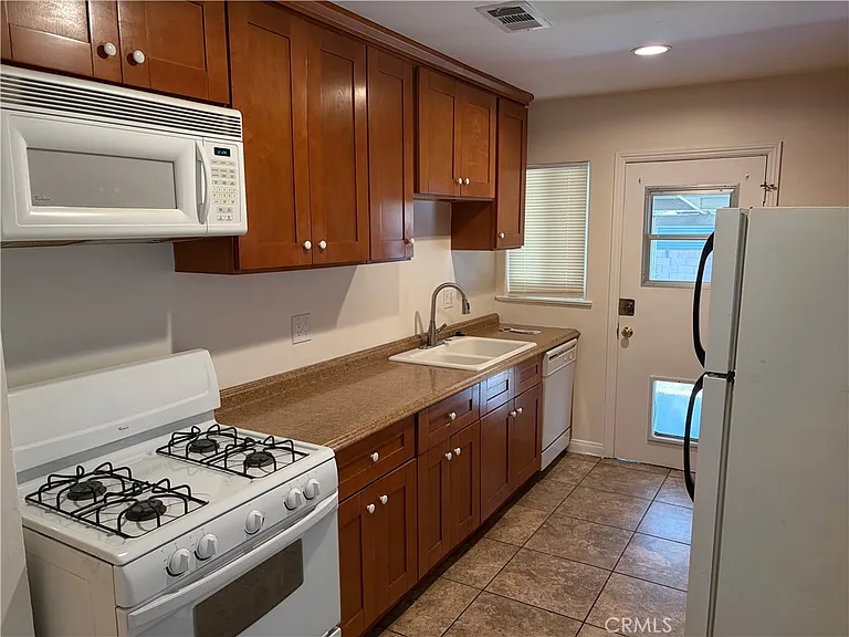 749 N Viceroy Ave — Photo 5