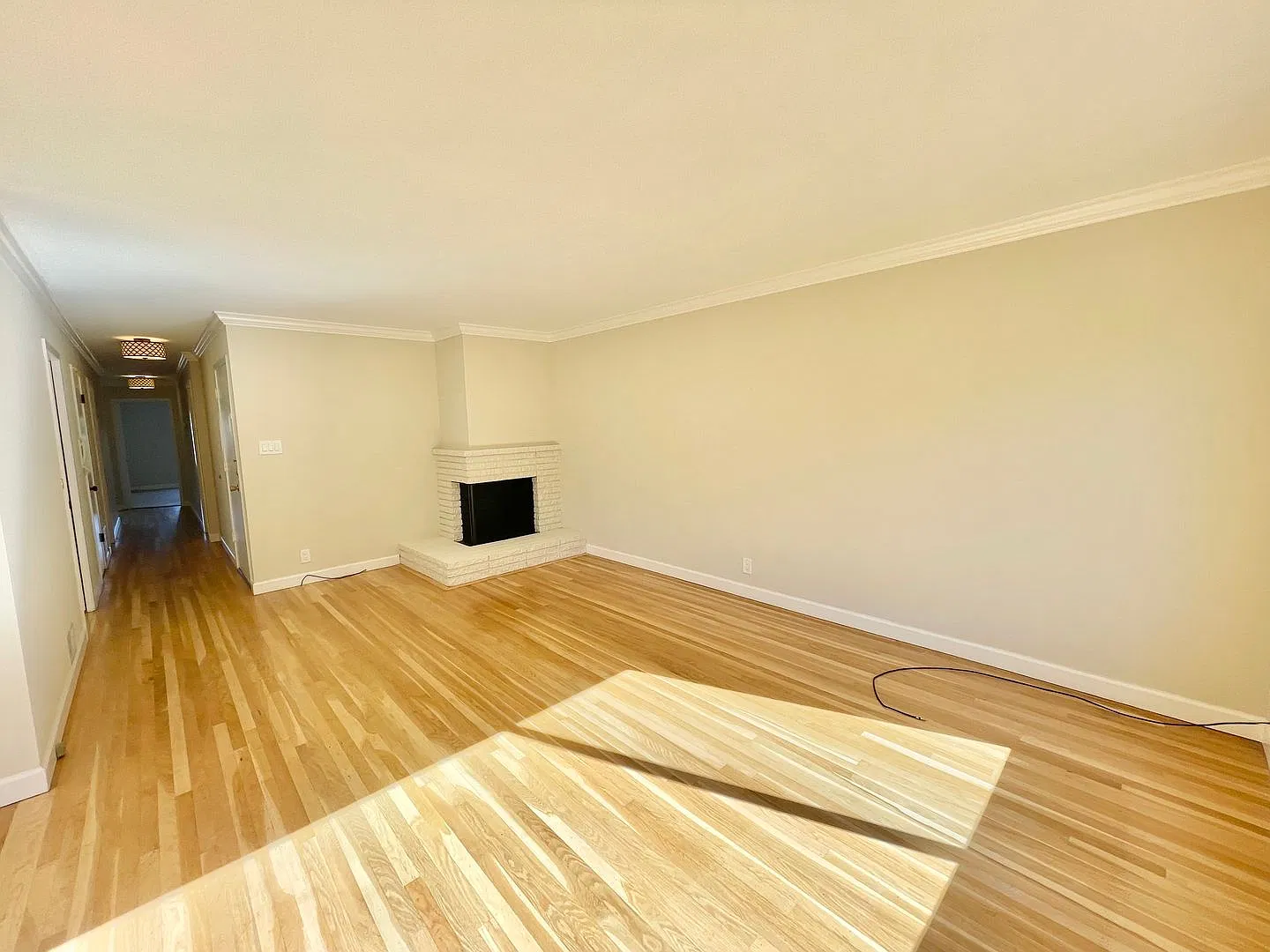 Large, Pristine 3br/2ba Noe Valley Flat, Views, 2 Car Parking, Laundry! Progressive! — Photo 3