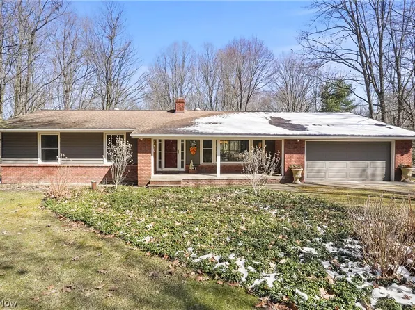 12335 Carroll Dr, Chardon, OH 44024