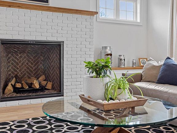 3rd image of 1 Bittern Ln