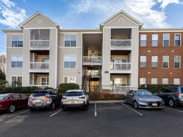 290 Riverbend Dr APT 2D, Charlottesville, VA 22911