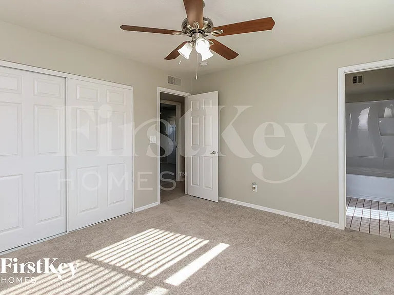 1941 W Portobello Ave — Photo 8