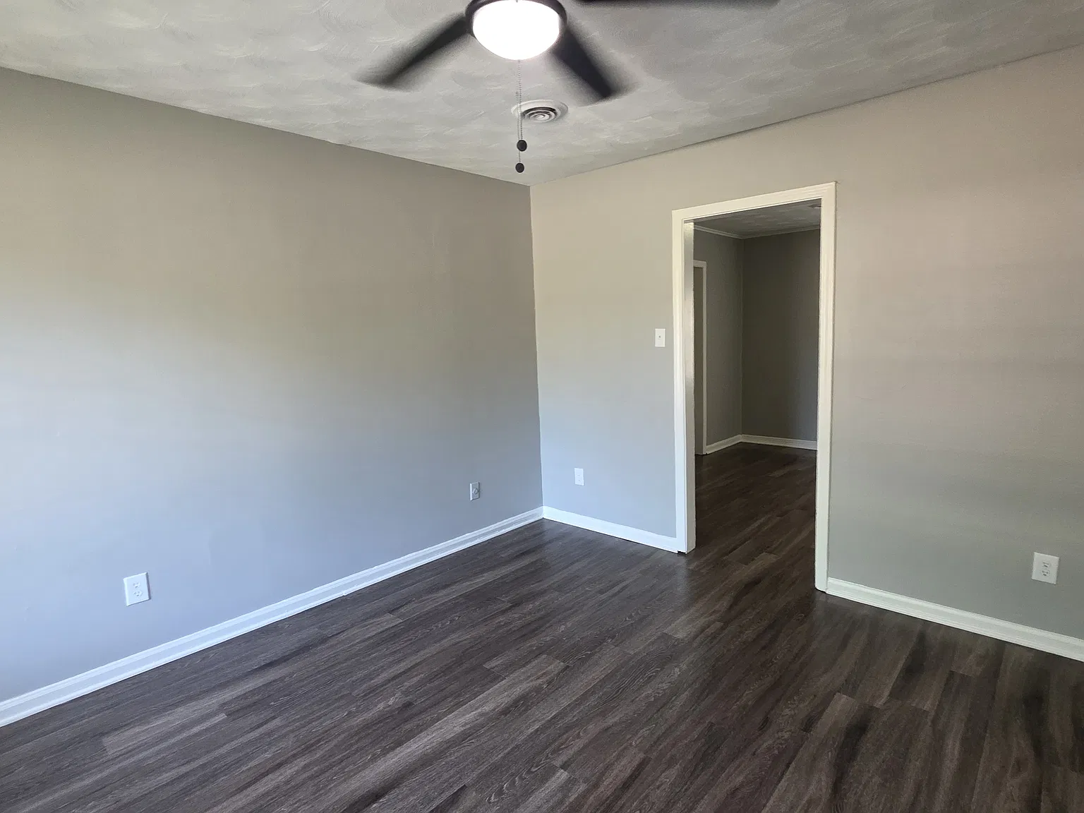 Beautiful 3 bedroom, 1 bathroom home! — Photo 3