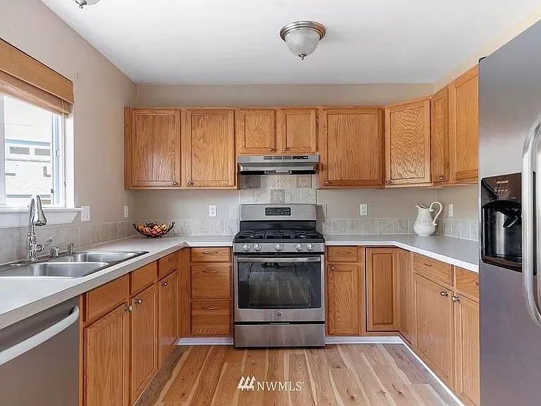 910 SW Regency Dr — Photo 14