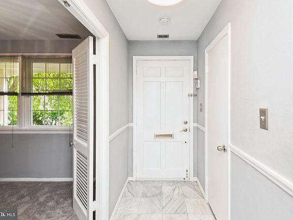 4th image of 626 Azalea Dr #2