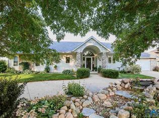 209 S Sunset Dr, Brandon, SD 57005