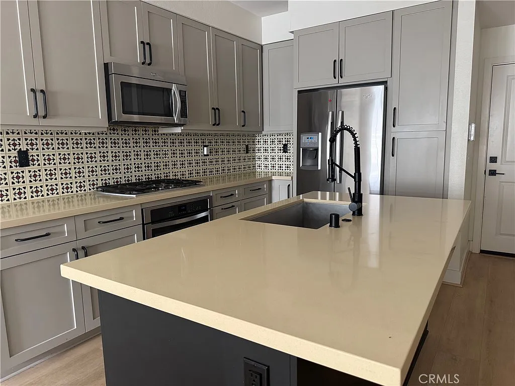 3 bed, 2.5 bath, 1410 sqft, $4,300 — Photo 3
