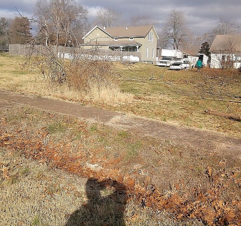 305 Poplar St, Stonefort, IL 62987 Zillow