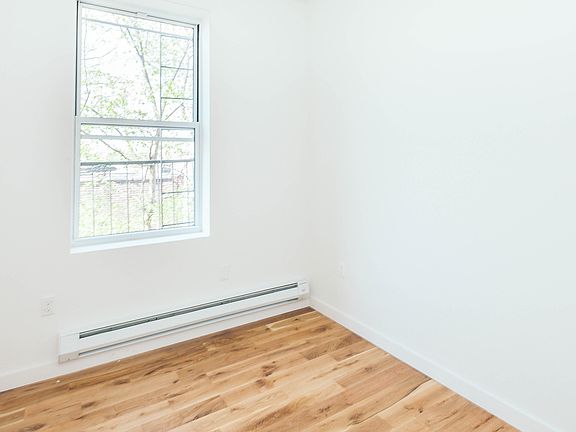4th image of 459 Chauncey St APT 4R
