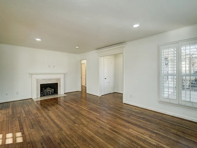 1108 Marlboro Ln — Photo 3
