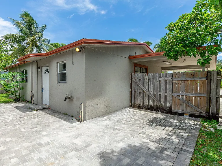 2831 N Seacrest Blvd #A — Photo 25