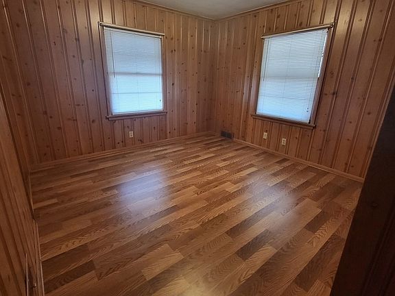 5th image of 1505 E Elm St