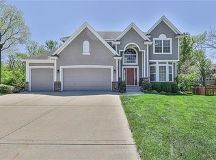 521 NE Jasper Cir, Lees Summit, MO 64064