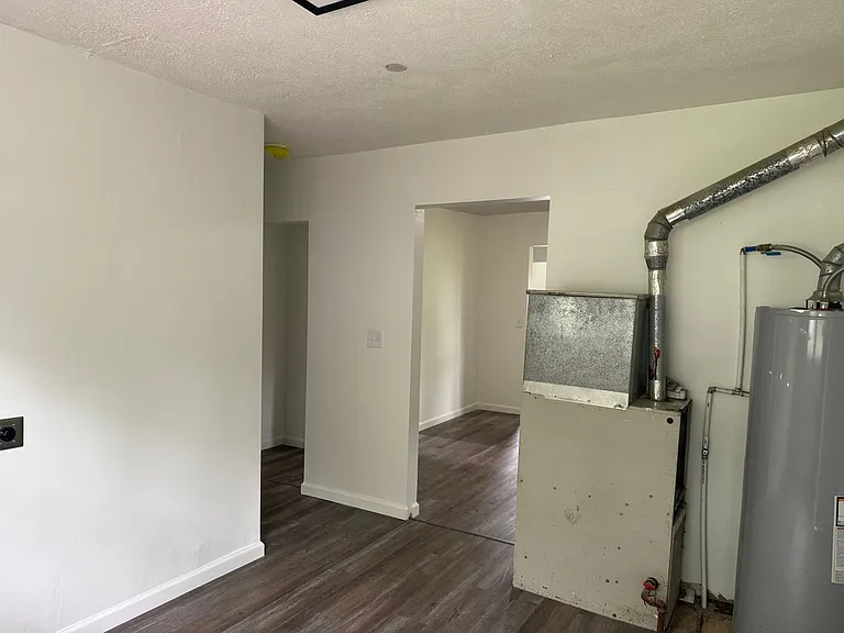 1052 N John St — Photo 17