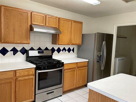 3rd image of 13423 Venice Villa Ln