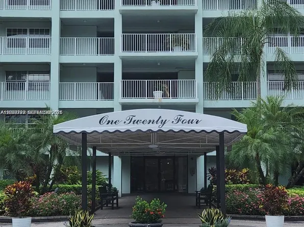806 Cypress Grove Ln APT 403, Pompano Beach, FL 33069