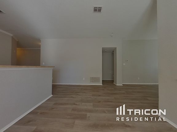 3rd image of 311 Creekwood Trl