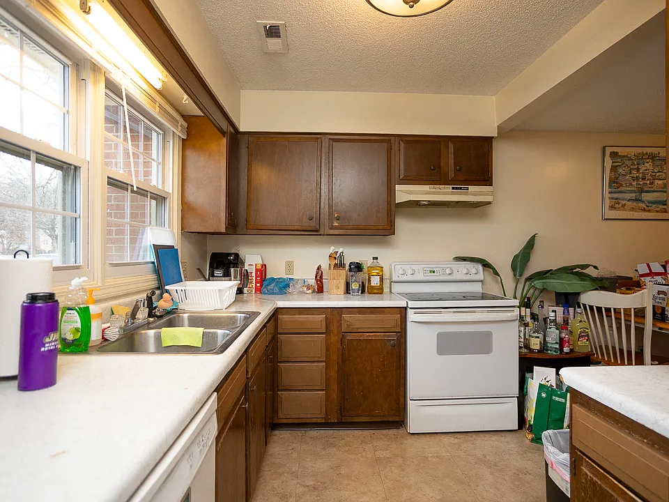 11033 Mountain View Dr