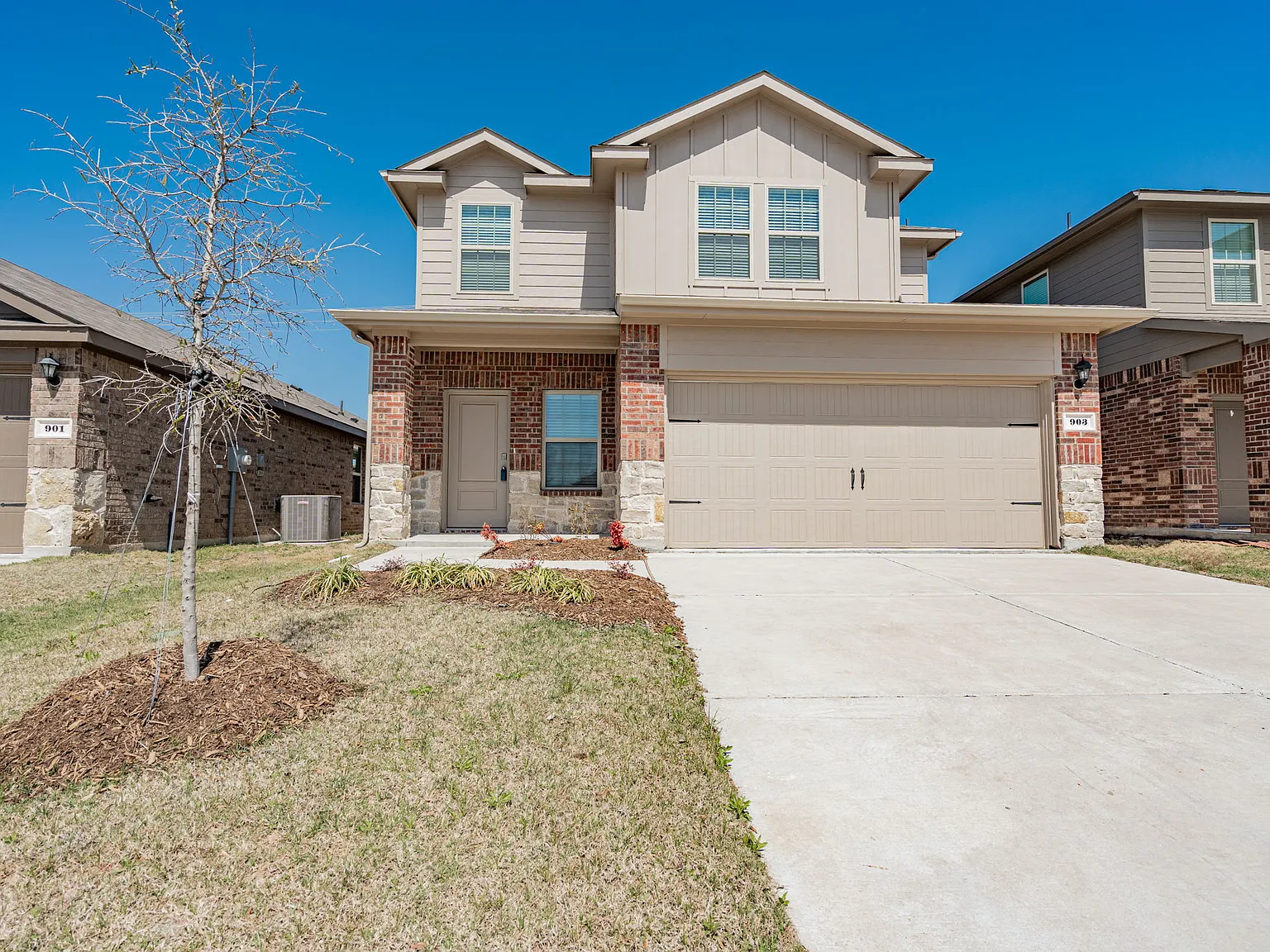 3 bed, 2.5 bath, 1898 sqft, $2,000 — Photo 3