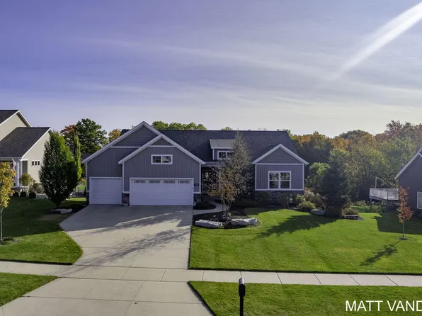 8108 Golden Oak Dr, Jenison, MI 49428