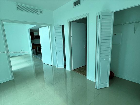 5th image of 300 S Biscayne Blvd #T-2809
