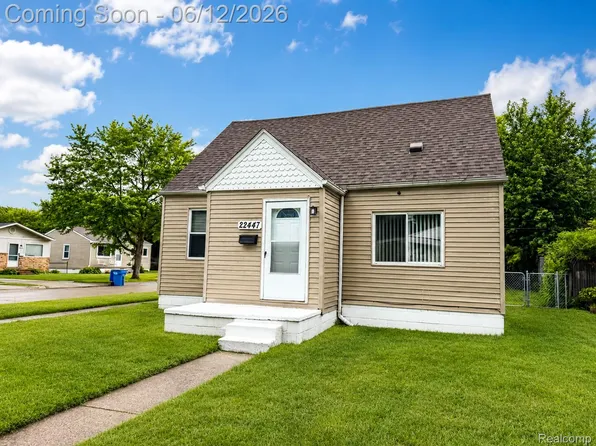 22447 Oaklane St, Warren, MI 48089