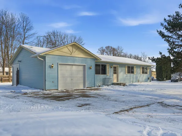 530 Nelson Ct, Center City, MN 55012