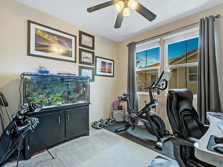 406 Toyon Ln — Photo 10