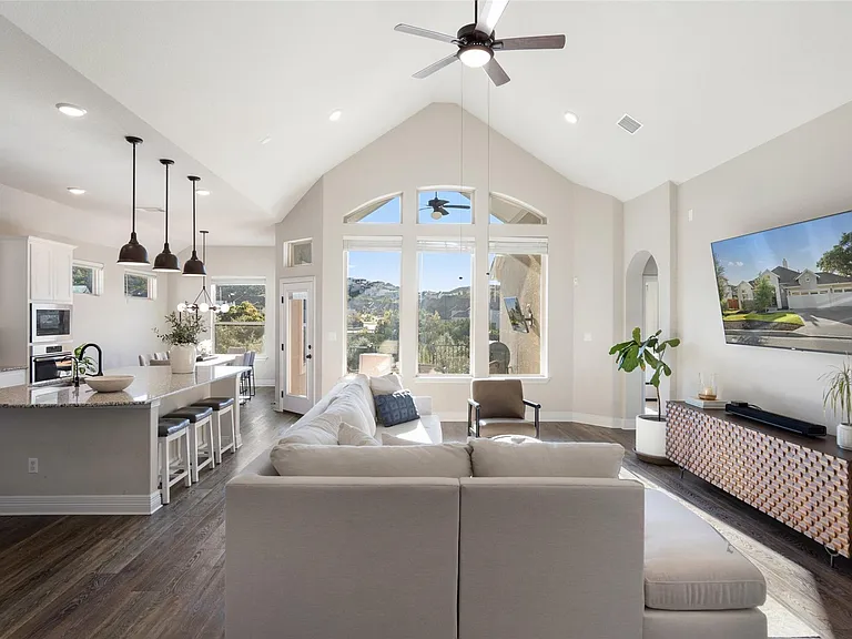17805 Limestone Spring Ln — Photo 5