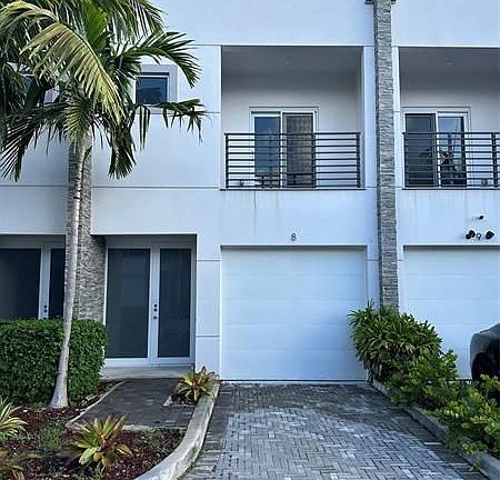 3rd image of 821 NE 17th Ave #8