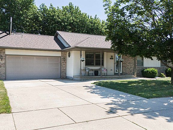 2nd image of 2502 N Wuthering Hills Dr
