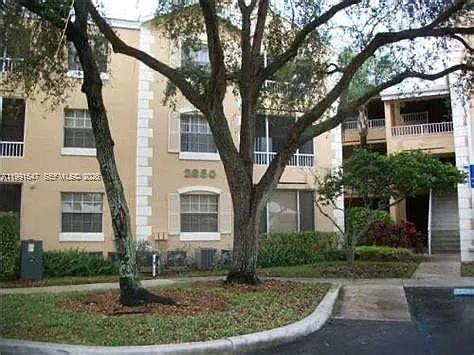 2861 N Oakland Forest Dr #301 — Photo 11