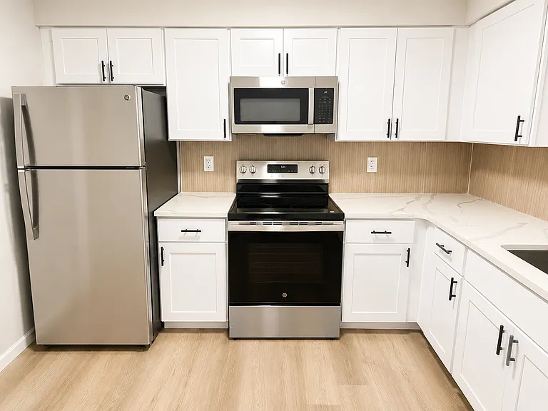Town House Apts — Photo 2