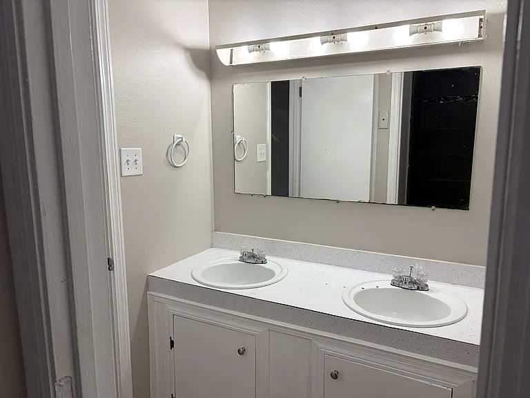 7640 Portland Dr — Photo 8