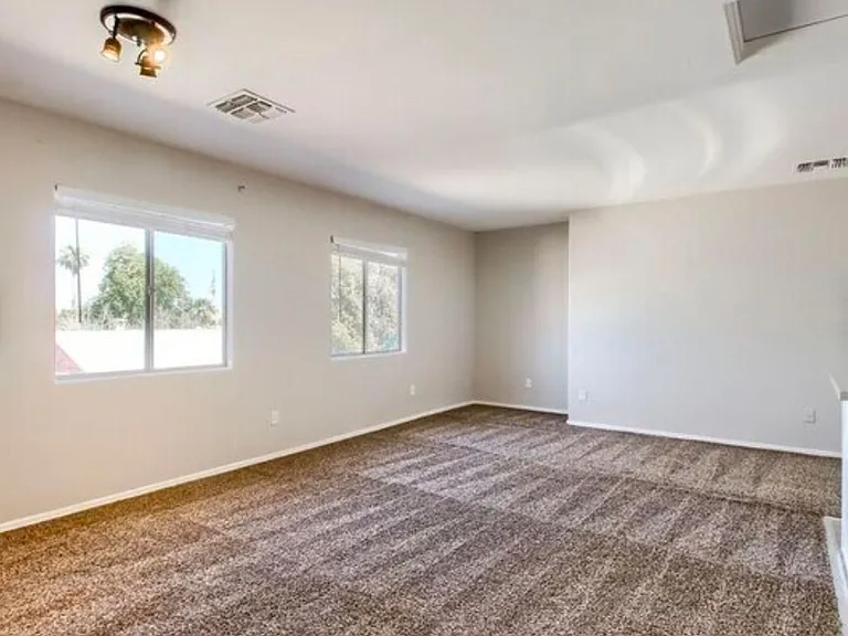 5323 E Taylor St — Photo 2