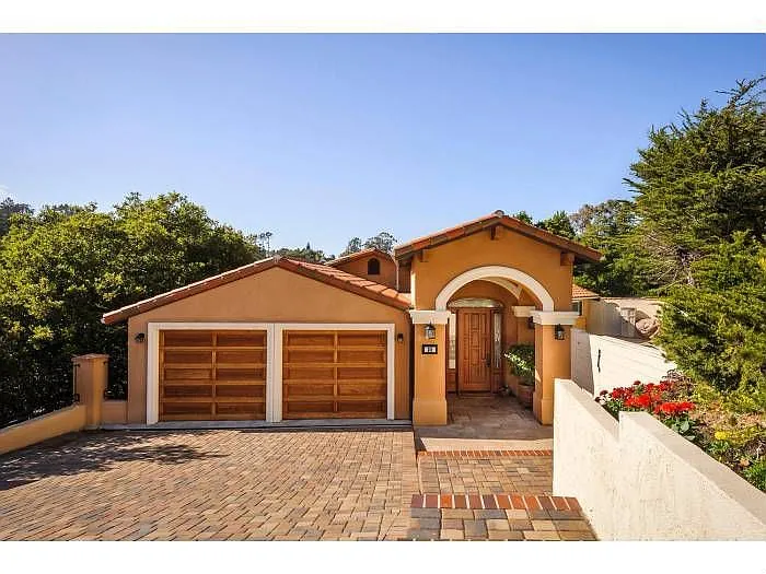 30 Howland Hill Ln photo 1