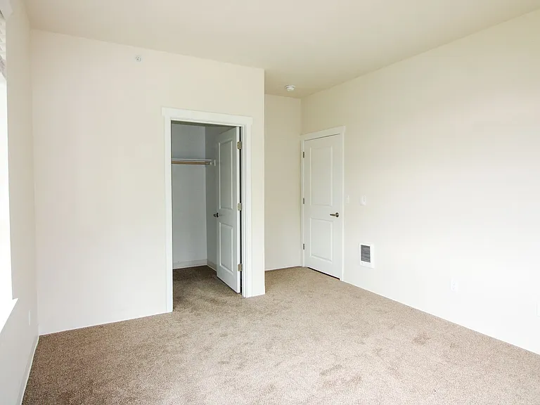 Creek's Edge Apartments — Photo 70