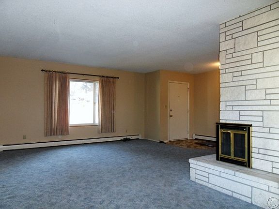 2nd image of 805 Parkview Way