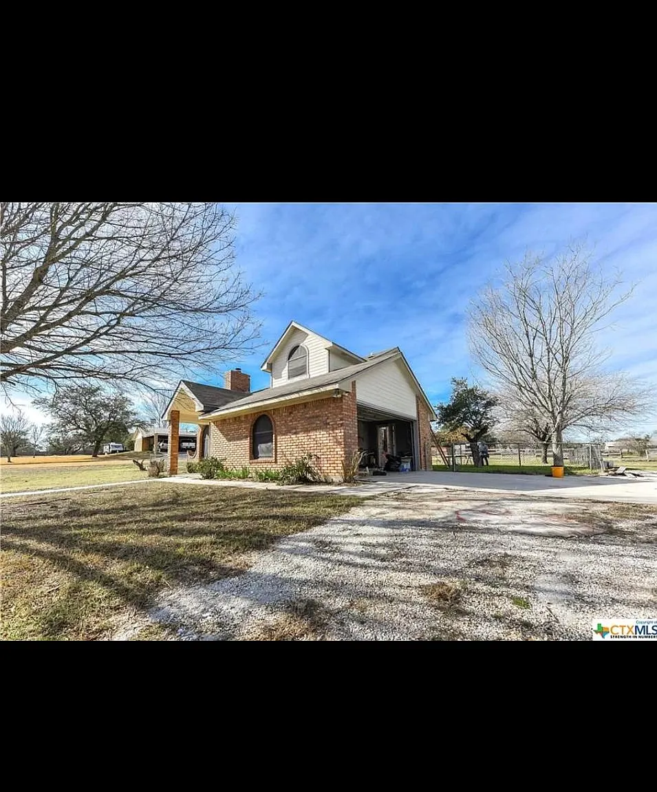 3 bed, 1604 sqft, $1,900 — Photo 2