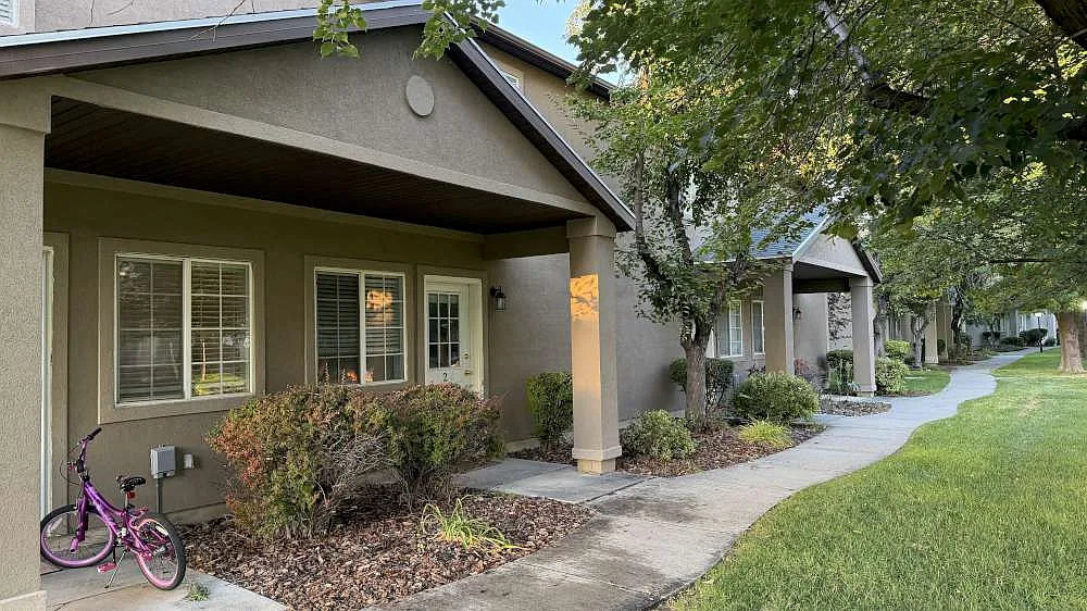 3 bed, 1.5 bath, 1370 sqft, $1,750 — Photo 2