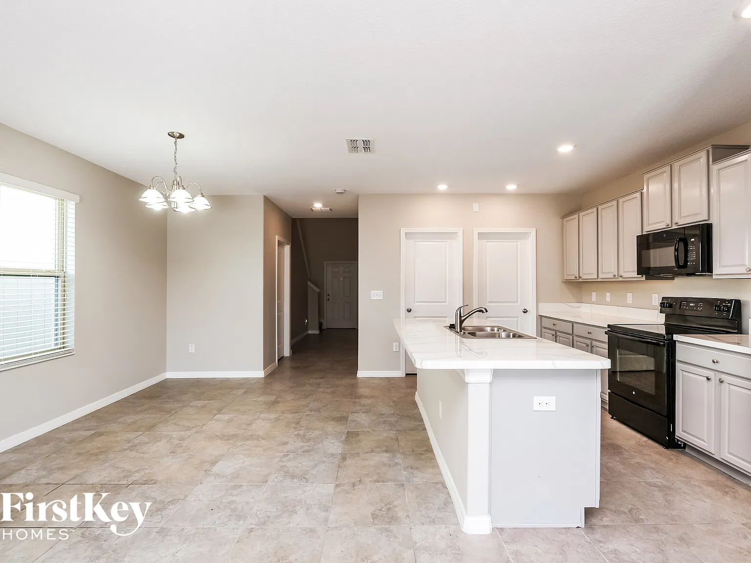 5 bed, 3.0 bath, 2369 sqft, $2,925 — Photo 4