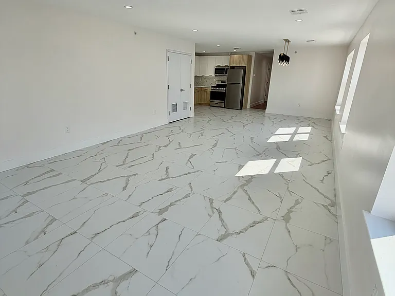 418 Avon Ave #3 — Photo 4