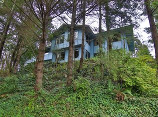 2203 Hamilton St, North Bend, OR 97459