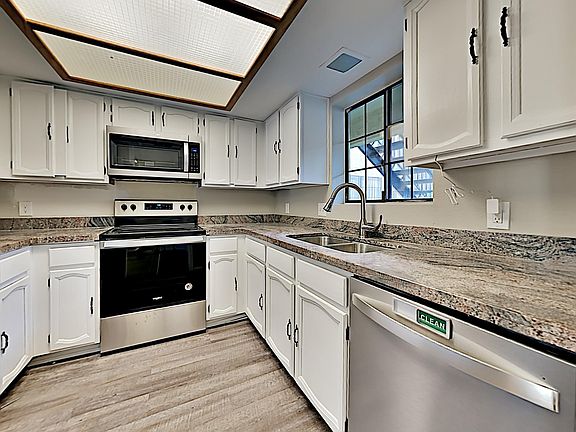 5th image of 8331 N 21st Dr #H102