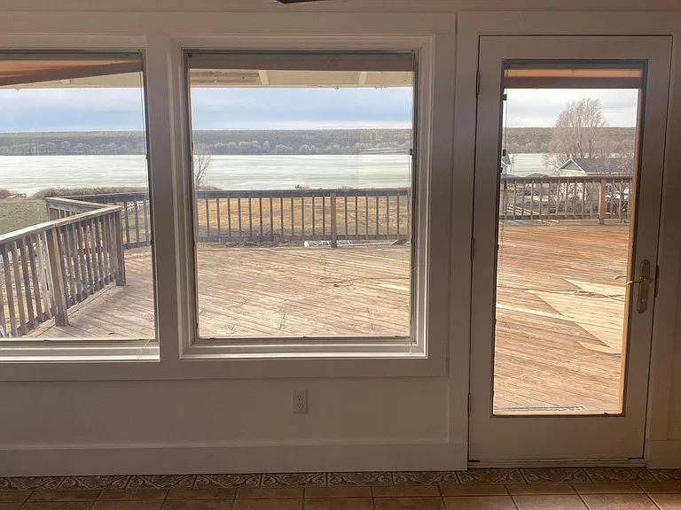 Dining room with view of the lake