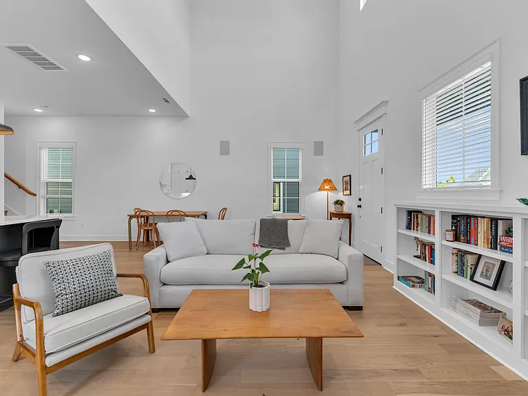 2047 E Little Crew Dr — Photo 5
