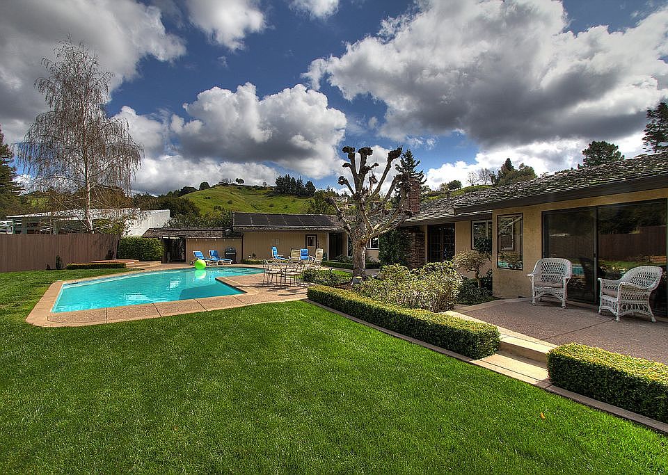 2nd image of 297 Corliss Dr