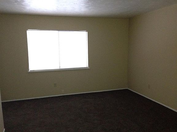 4th image of 4137 Hawthorn Ln